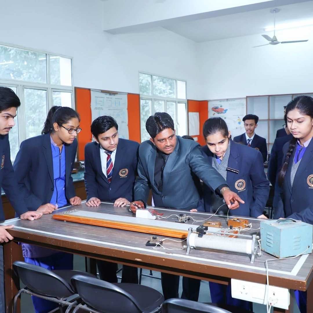 PHYSICS LAB - Dayawati Modi Academy